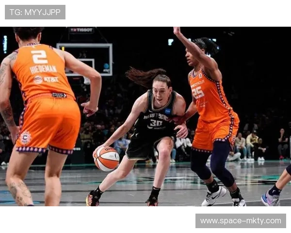 托马斯连续两场送出至少15次助攻，成WNBA历史首人