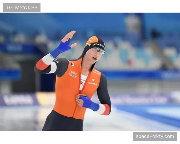 速滑世界杯总决赛：荷兰名将再破男子1000米世界纪录。